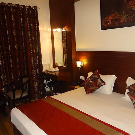 Hotel Janhvi International Bénarès Extérieur photo