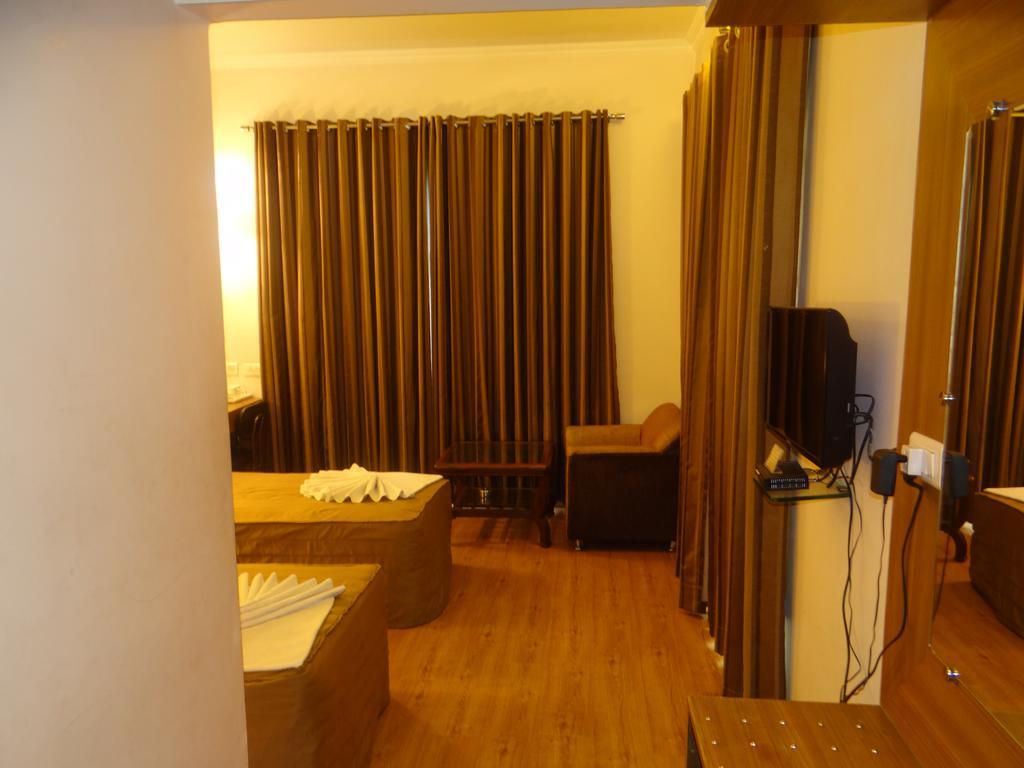 Hotel Janhvi International Bénarès Extérieur photo