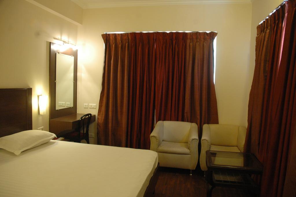 Hotel Janhvi International Bénarès Extérieur photo