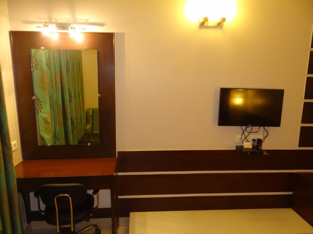 Hotel Janhvi International Bénarès Extérieur photo