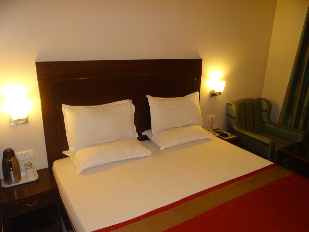 Hotel Janhvi International Bénarès Extérieur photo