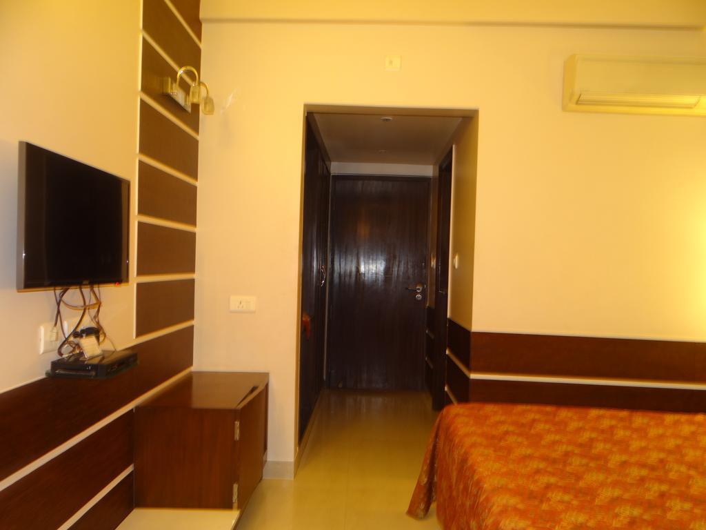 Hotel Janhvi International Bénarès Extérieur photo