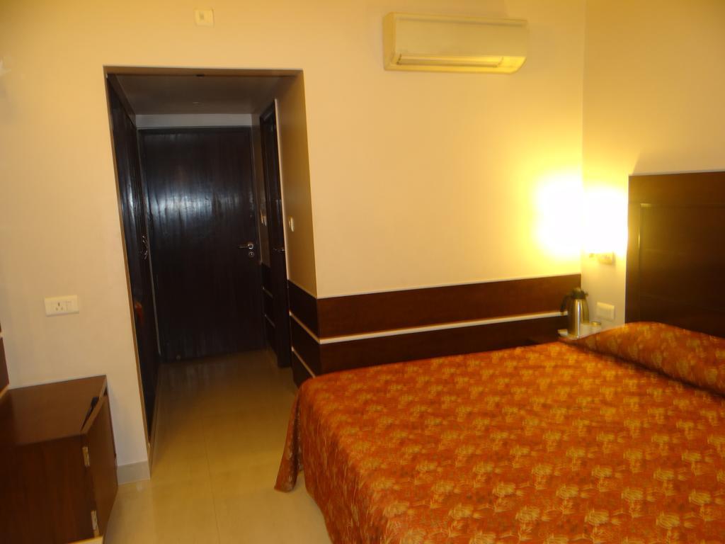 Hotel Janhvi International Bénarès Extérieur photo