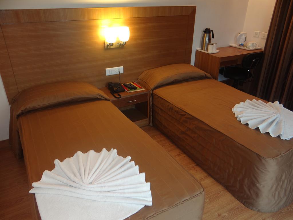 Hotel Janhvi International Bénarès Extérieur photo