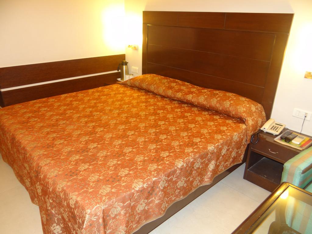 Hotel Janhvi International Bénarès Extérieur photo