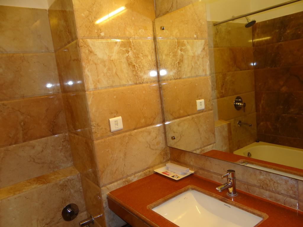 Hotel Janhvi International Bénarès Extérieur photo